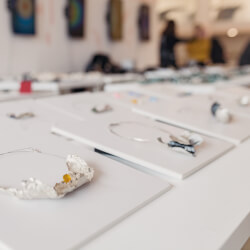 img/events/4/gallery/thumbnail/cluster-contemporary-jewellery-2022-gallery-27.jpg
